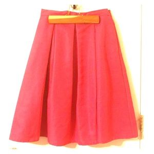Adorable pleated NY&C skirt with POCKETS!
